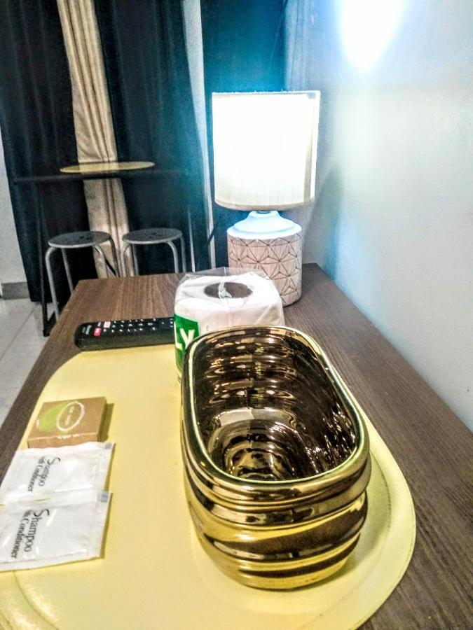 Hometel Barrio House Mactan Lapu-Lapu City Exteriör bild
