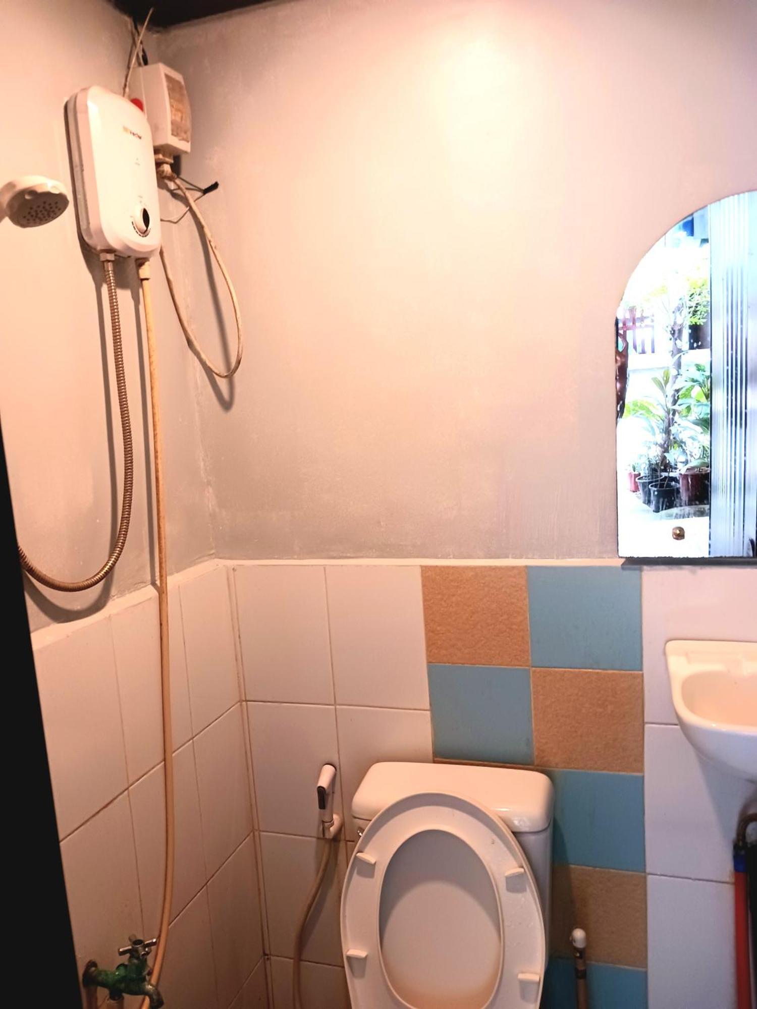 Hometel Barrio House Mactan Lapu-Lapu City Exteriör bild